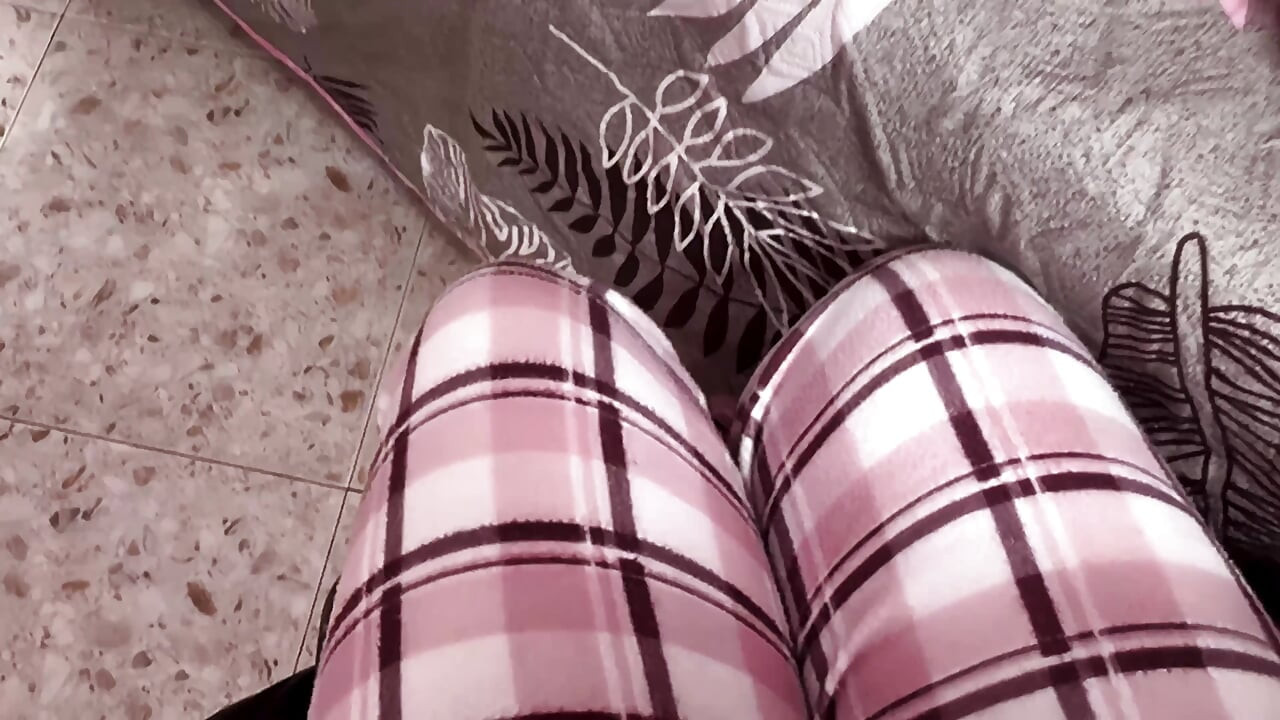 Excited sleepover satisfayer ir  all over my pussy and leaves me wet
