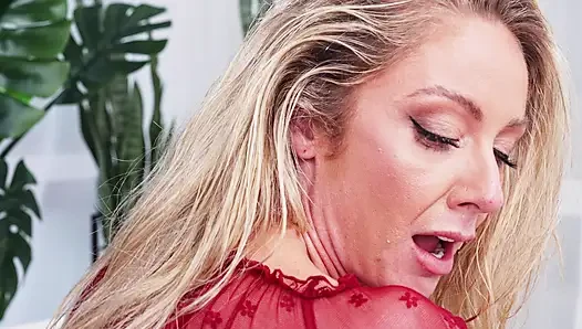 Tante girang anal antar ras Sadie Summers