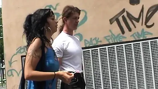 Tante seksi italia yang mungil suka banget di-anal habis-habisan