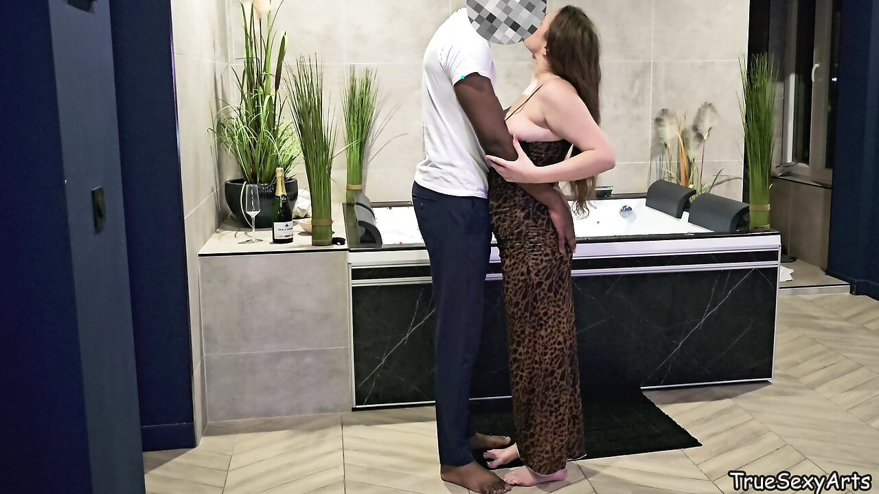 Jacuzzi Suprise for a Hot Voluptuous Brunette - Amber Bloom 4K