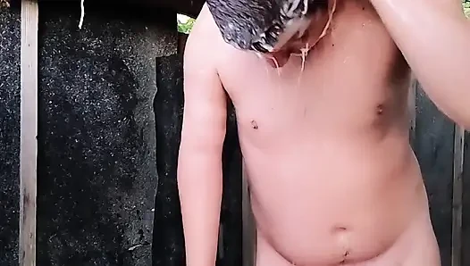 Seksi tanya açık köyde yaz duşunda çamaşır yıkıyorum