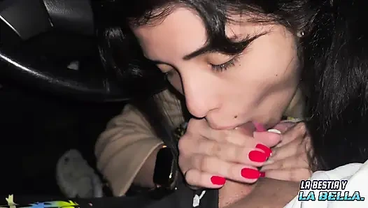 En iyi arkadaşımın erkek arkadaşıyla beni eve sürerken arabada seks yapıyorum amatör!!!