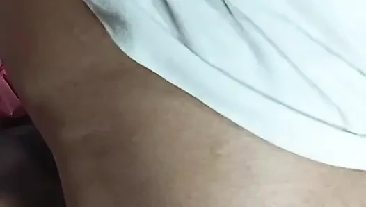 Cewek sange ini lagi asik nyepong kontol sambil nyepong kontol dan ngisap toketnya sambil dudukin kontolnya sambil berbaring lurus - audio bahasa india