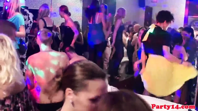 Настоящие европейские шлюшки в оргии в любительском видео