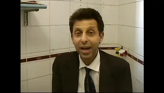 Vollbusige mollige MILF gefickt und von großem schwanz im badezimmer abspritzen ins gesicht