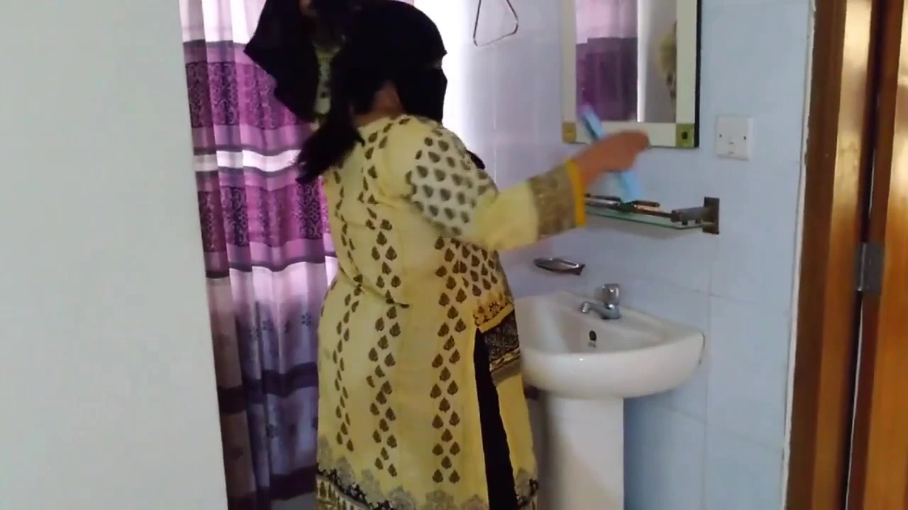 Pakistani Stepaunty Fucked by Neighbor Hot Guy When She Was Ready for Go to Meet with Her Ex Boyfriend