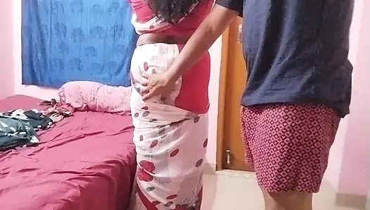 Indische desi-milf von ihrem stiefsohn in ihr enges arschloch gefickt