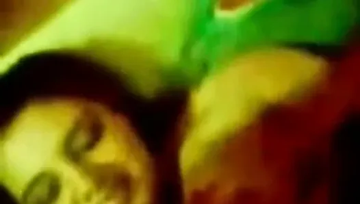 Un couple arabe filme sa femme en train de coucher avec son ami