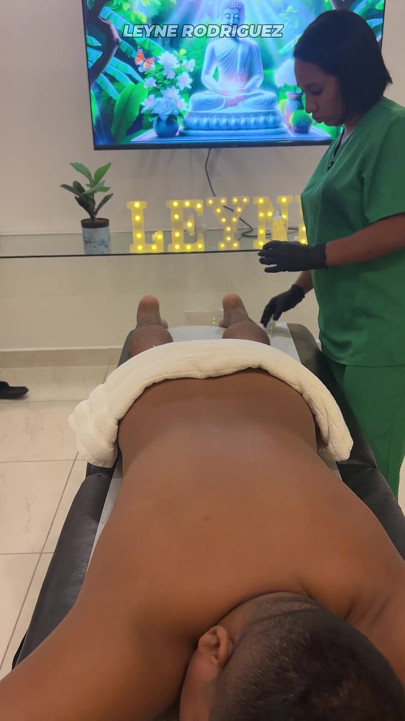 Leyne Rodriguez: Hot Latina in Massage Uniform Gives an Intense Oiled Session