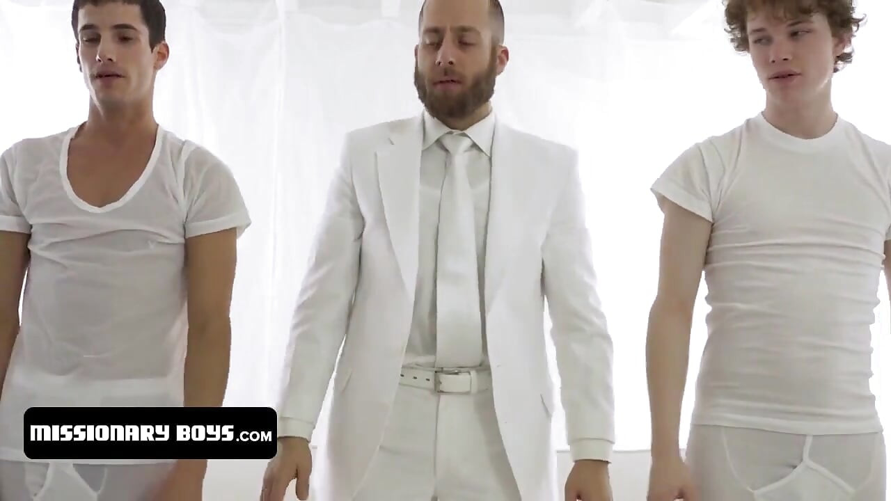 十几岁的传教士男孩把他们紧致的多汁小穴献给饥渴的pries总裁刘易斯