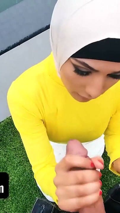 Hijab Girl Nina Grew Up Watching American Teen Movies And Is Obsessed With Becoming Prom Queen | Clip 2