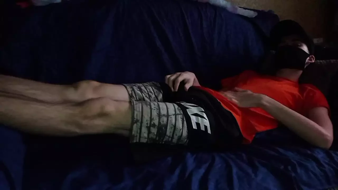 年轻的twwink撸管并呻吟 第1部分