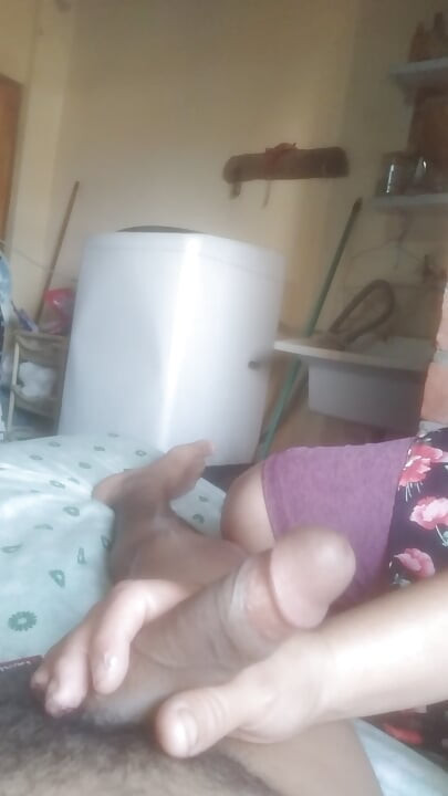 Який великий, він ледве поміщається в мою руку, а потім використовуйте обидві свої руки