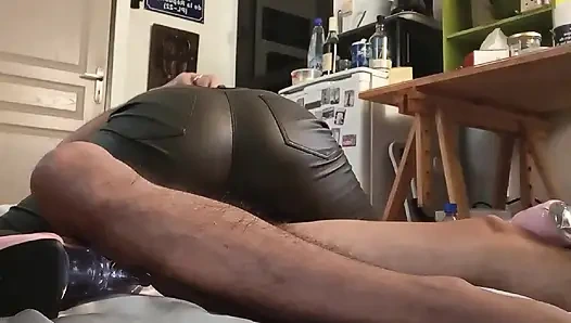 2582Tec_French в одежде трахает киску и обожает лизать очко в любительском видео