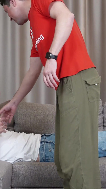 Madura enfermeira recebe bunda peluda destruída