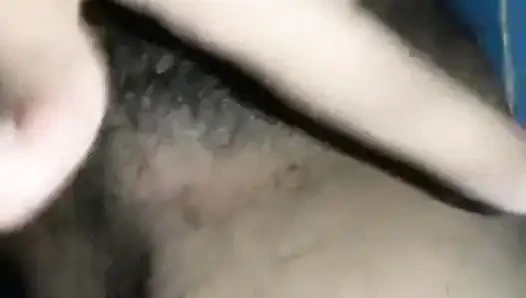 Desi heißes mädchen nimmt bad und fingert sich selbst