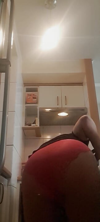 MILF, Sprzątanie kuchni