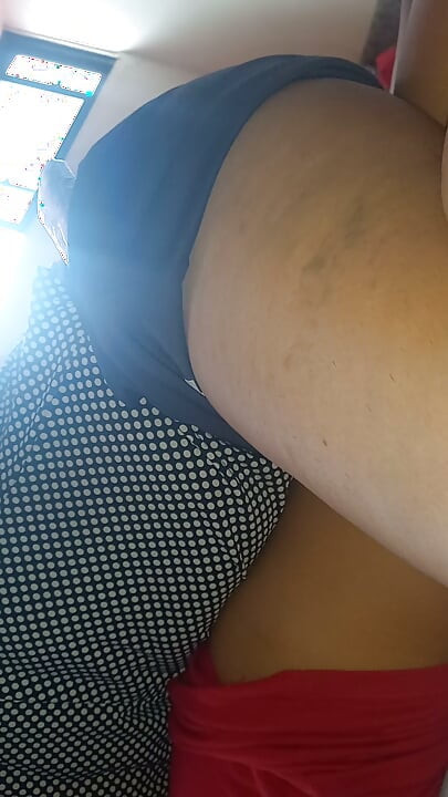 Minha madrasta chupa meu pau e depois senta no meu pau