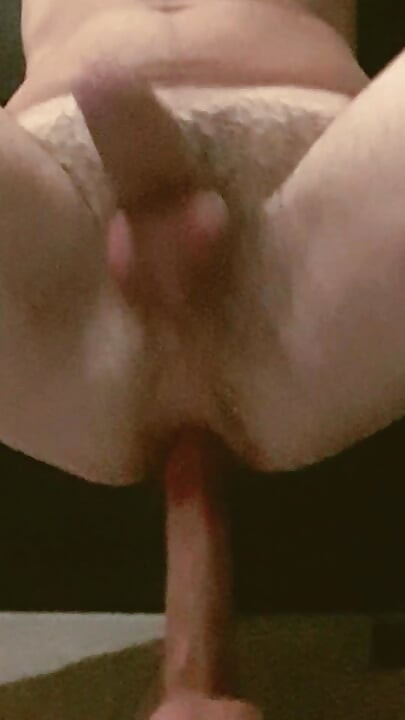 Suora Ranskalainen Isolla Kullilla Ratsastaa Ensimmäistä Kertaa Iso Dildo 22 Cm, Iso Kulli Keinua, Verbaalinen Orgasmi
