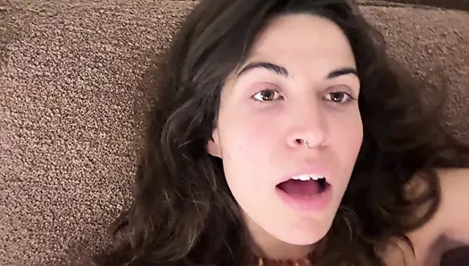 Er leckte mich bis ich kam, fickte mich hart und machte mit mir rum nachdem er in meinen Mund gespritzt hat