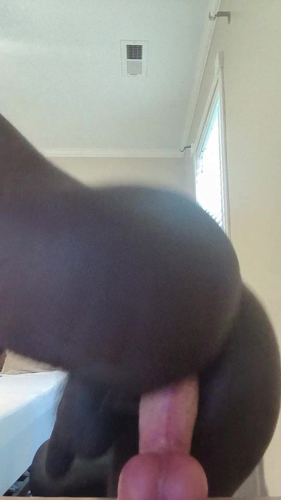 Femboy buborékfenék Lovaglás dildón