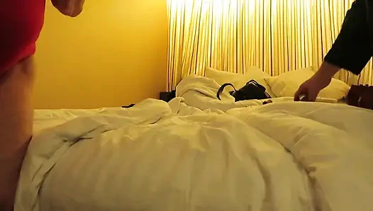 Сексуальная голландская девушка 84 и ее 55-летняя подруга-толстушка одевается или раздевается вместе!