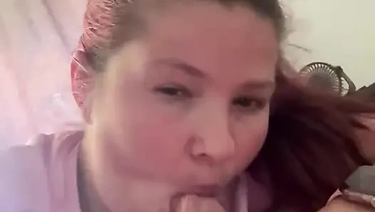 Mengisap kontol tebalnya