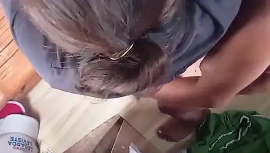 Cewek Itu Suka Nyepong Kontol Sebelum Dientot