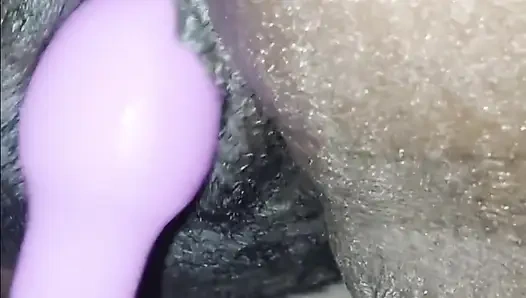 Kahverengi şekerle oynuyor!!