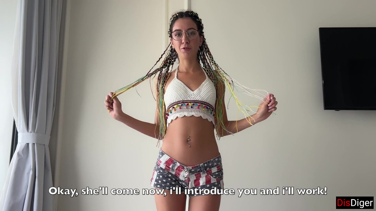 继兄从后面操继妹的好朋友！- 射在脸上