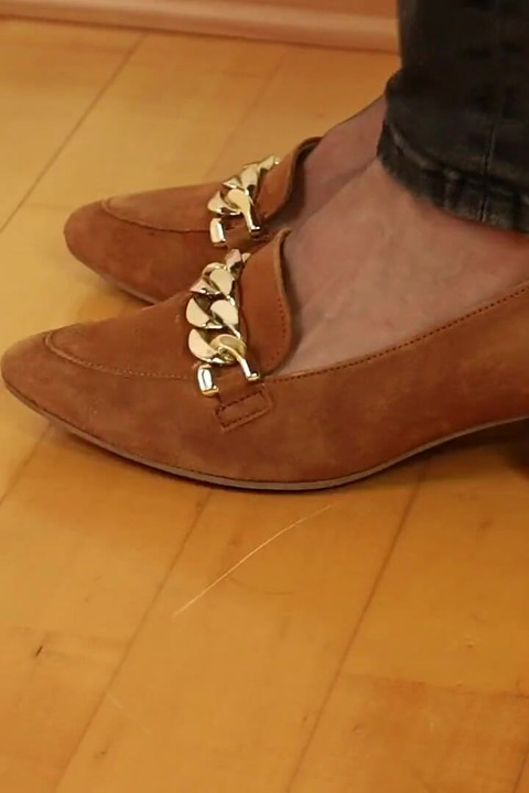 Asmr naylon ayak sesleri - parlak düzler ahşap zemine vuruyor