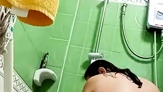 Sadece duş alırken izliyorum