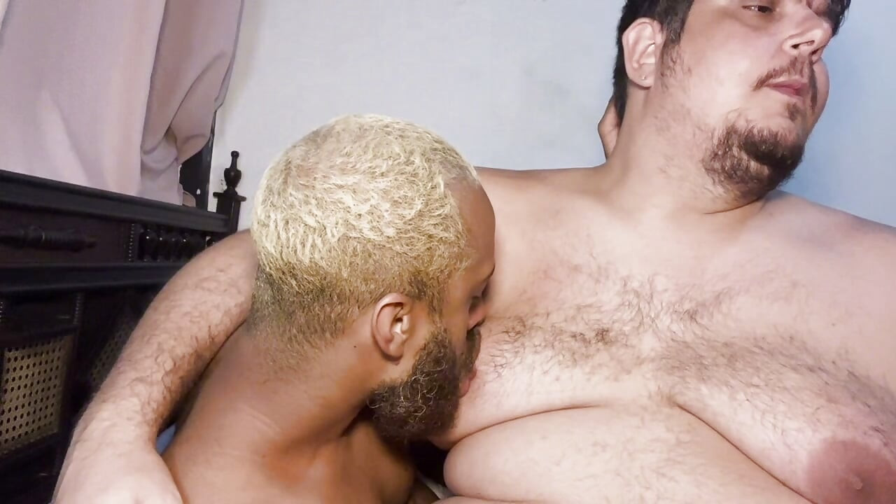 16 Minutes of nipple and tits suck