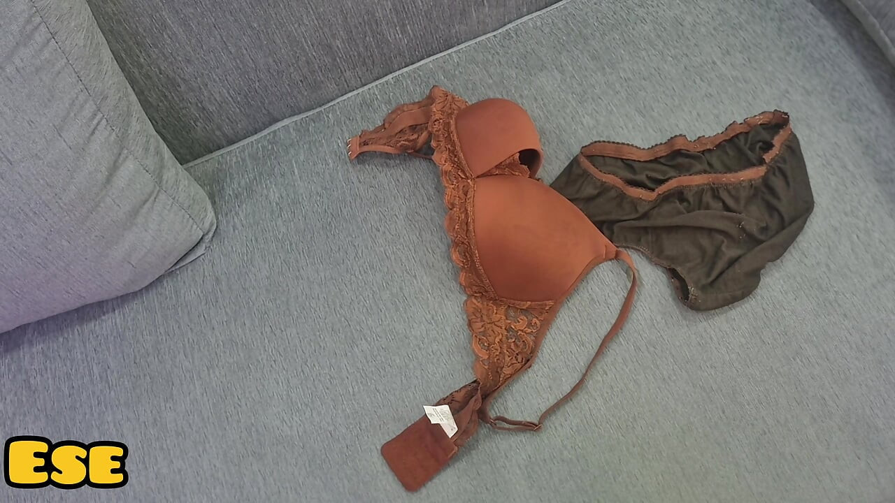 Chachi Ne Batije Ko Pakda Uski Bra &Panty ke saath aur Phir Bhut Maja Kiya  hindi audio full Hd Video.