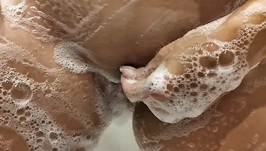 Emma si cewek dengan toket aduhai alami lagi asik ngisap kontol