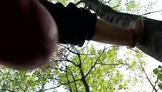 Andrea'nın annesi parkta genç eşcinsellerle seks yapıyor