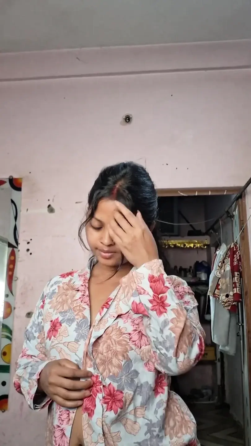 Desi Gawri Nibba 被热辣性感的现代明星 Sudeepa 作为妻子（印地语音频）