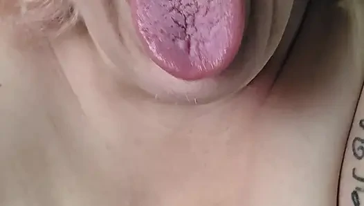 Jilat pantatmu adalah tujuan satu-satunya pelacur ini