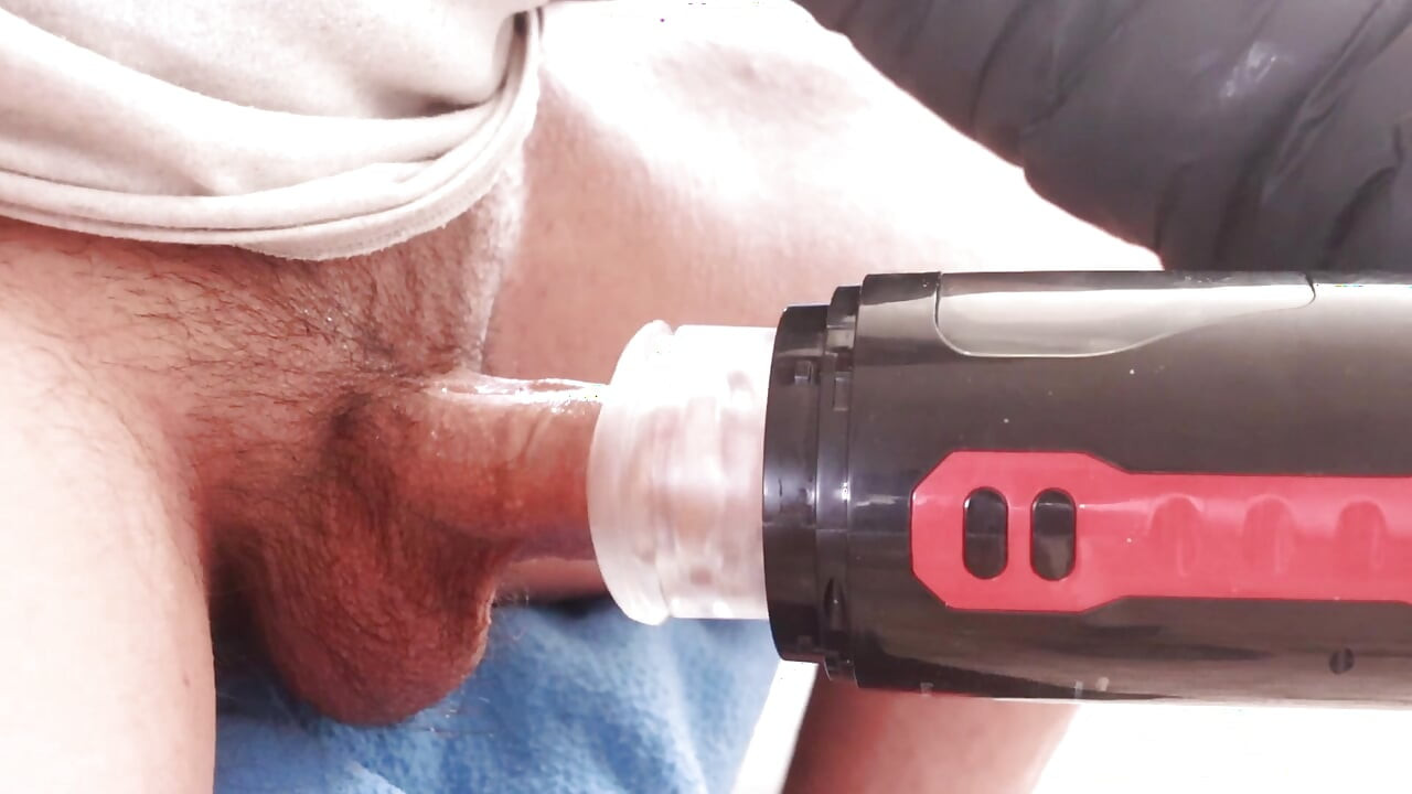Otomatik fleshlight ile sikimi sağıyor