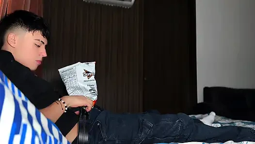 Meine freundin entdeckt meinen großen schwanz in einem paket. - WELTRAUM-PRODUKTIONEN