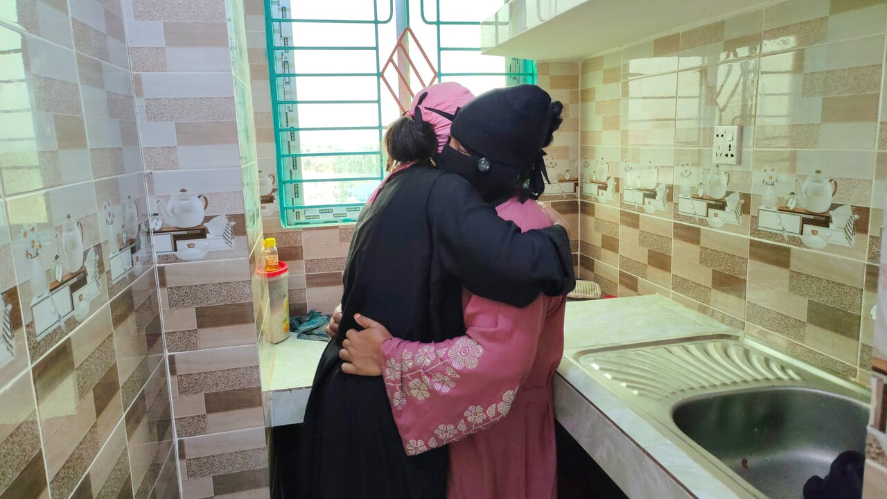 Indian bhabhi ki rasleela nanad ke saath kitchen me part one