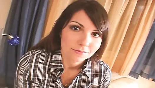 Booty workoutscene-3 brünette schlanker hintern MILF genießt einen großen schwanz in ihrem mund