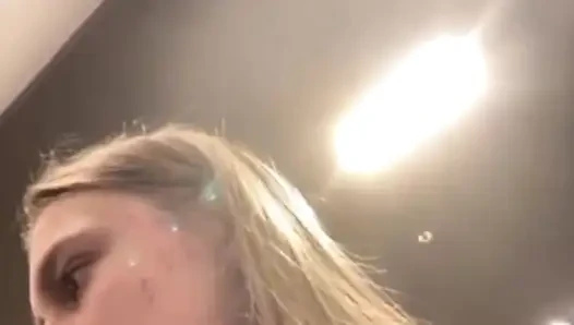 Jucielussie eating pants in public shopping