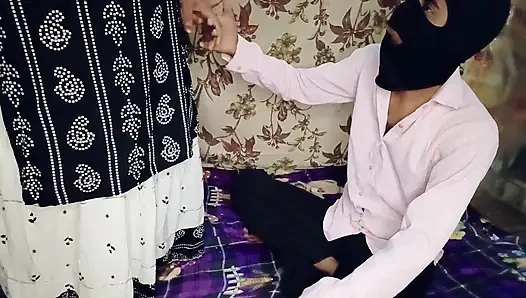 Ruft das junge mädchen der freundin nach hause und fickt sie hart