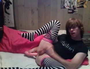 Sissy Rubs One Out