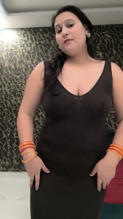 Puja bhabhi ใช้นิ้วติ้วหีเล่นกับนมใหญ่ | คลิป 1