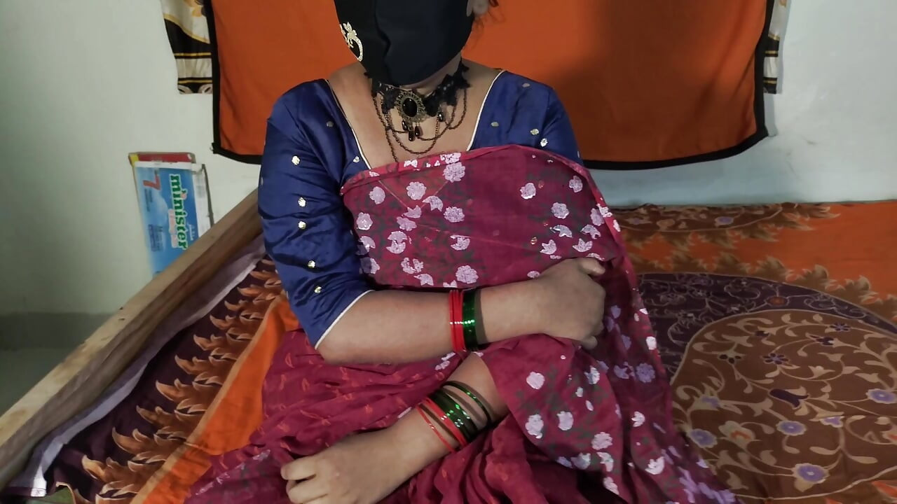 India madrastra folla por su hijastro en el dormitorio Mi sexy madrastra folla por mí toda ella trabajando en la parte completa Bangali Vira