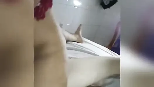 New York Abd'li 22 yaşındaki esmer büyük sarkık memeler üvey erkek kardeşinin büyük yarağını sikiyor