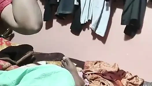 Erkek arkadaşının tamamı emildi, sıkıldı ve saatler boyunca.