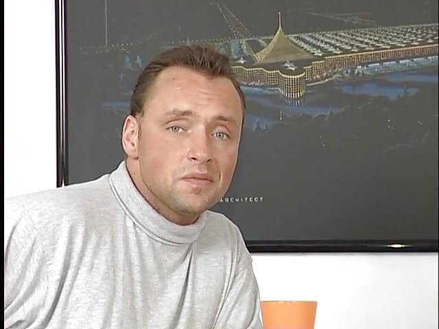 性感熟女在试镜时玩弄她的阴户